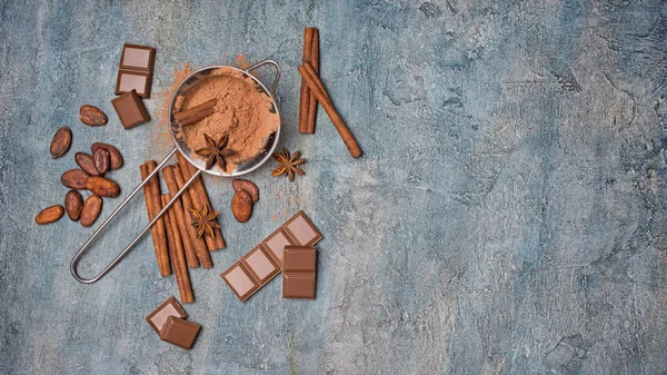 Vista Superior Cacau Coador Com Chocolate Feijão Cacau Especiarias Como — Fotografia de Stock