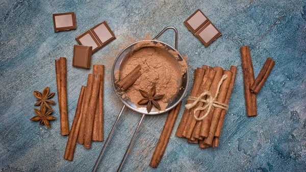 Top View Cocoa Powder Strainer Chocolate Spices Ingredients Confectionery Blue — Stock Photo, Image