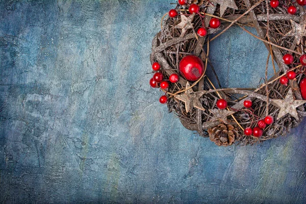 Vue Dessus Sur Couronne Noël Traditionnelle Brindilles Étoiles Cônes Pin — Photo