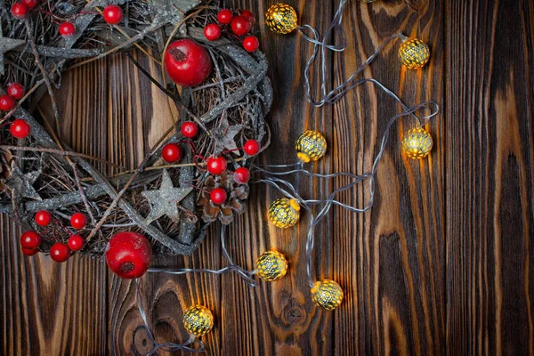 Bovenaanzicht Traditionele Kerst Krans Van Takjes Sterren Dennenappels Met Rode — Stockfoto