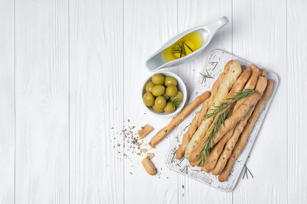 Pohled Shora Tradiční Italský Předkrm Grissini Rosemary Koření Olivový Olej — Stock fotografie