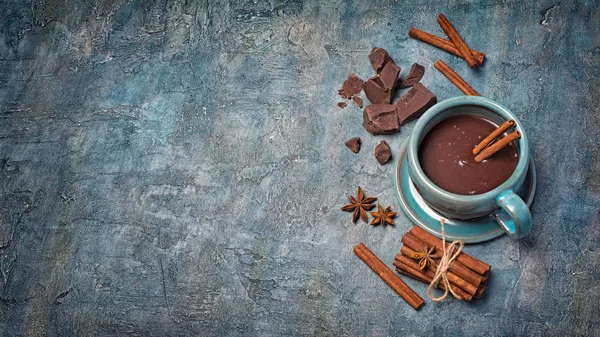 Ovanifrån Hemgjord Kryddig Varm Choklad Keramiska Cup Med Kanelstång Anis — Stockfoto