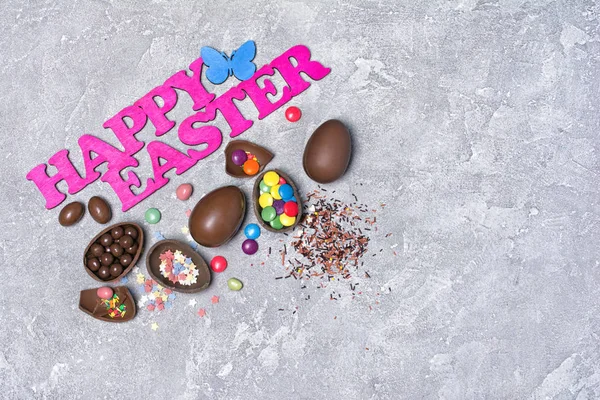Kellemes Húsvéti Ünnepeket Hagyományos Csokitojás Fényes Színes Dragee Cukor Sprinkles — Stock Fotó
