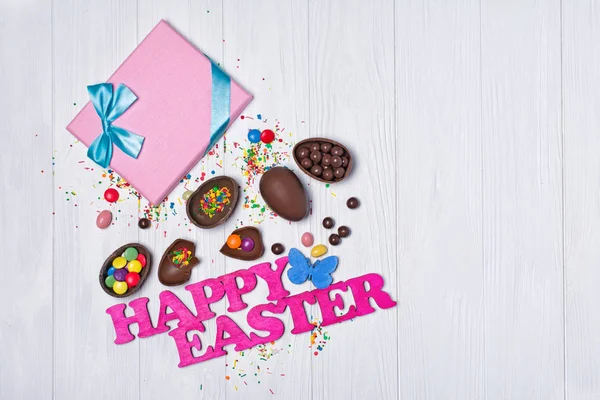 Rózsaszín Szöveg Boldog Húsvéti Ajándék Doboz Hagyományos Csokitojás Fából Készült — Stock Fotó