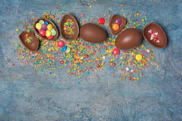 Top View Chocolate Traditional Easter Eggs Bright Colorful Dragee Sugar — Stock Photo, Image