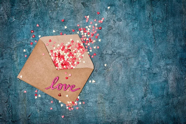 Busta Carta Artigianale Lettera Amore Romantica Con Zuccherini Dolci Rosa — Foto Stock
