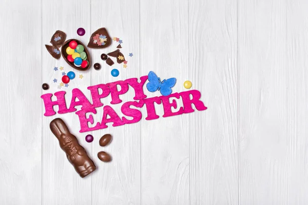 Vista Superior Sobre Texto Rosa Feliz Pascua Huevos Tradicionales Chocolate — Foto de Stock