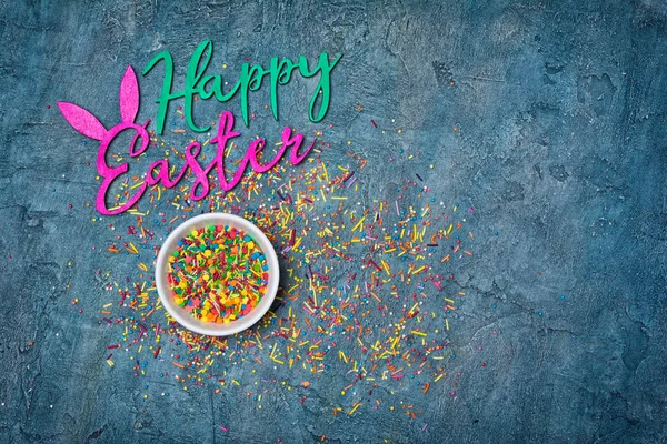 Boldog Húsvéti Cukor Sprinkles Vagy Konfetti Fehér Tálban Másol Hely — Stock Fotó