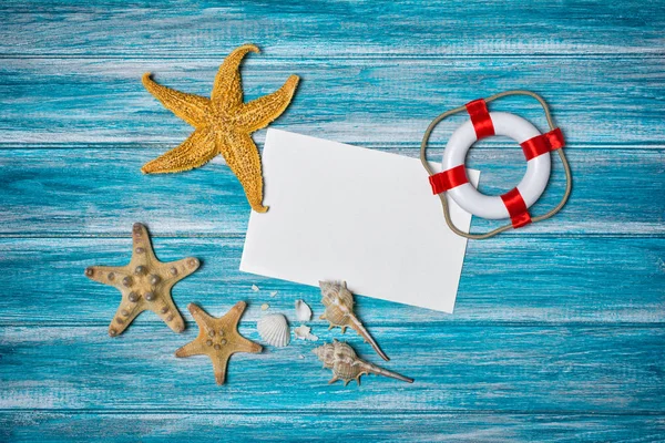 Felülnézete Modell Fotó Betűkkel Tengeri Csillag Tengeri Kagylókból Mentőgyűrűt Kék — Stock Fotó
