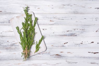 Beyaz taze biberiye baharatı