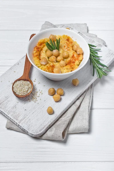 Traditional homemade chickpea hummus snack with spice of rosemary — Stock Photo, Image