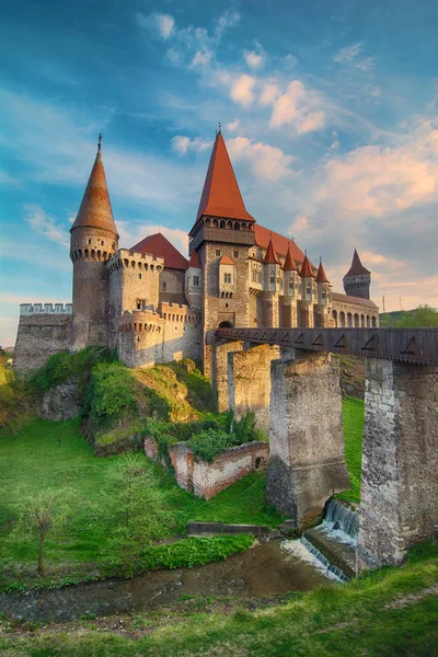 Malebný pohled na středověký hrad Corvin nebo Hunyad — Stock fotografie