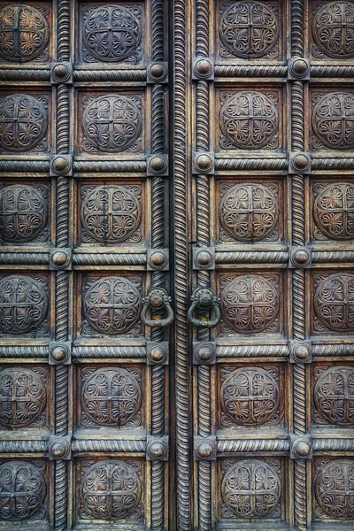 Дверь собора Александра Невского в Софии, Болгария — стоковое фото