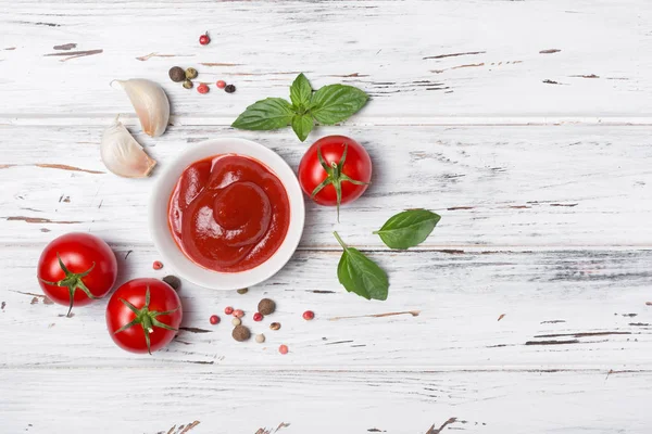 Spicy tomato ketchup sauce with Cherry tomatoes, garlic and basil — Stock Photo, Image