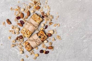 Sağlıklı beslenme için fındık karışımı ile Granola bar