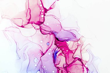 Beyaz, modaya uygun duvar kağıdına karışık pembe ve mor soyut dokuların yakın çekimi. Tasarım projesi için arka plan olarak davetiye veya tebrik kartları, el ilanı, poster, sunum, ambalaj kağıdı