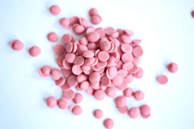 Yakut kakao çekirdeğinden yapılmış yakut çikolata tamamen yeni bir deneyim.