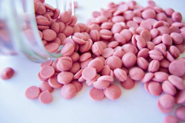 Yakut kakao çekirdeğinden yapılmış yakut çikolata tamamen yeni bir deneyim.