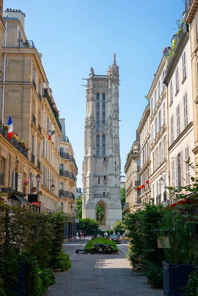 Париж Типичная Улица Сен Жак Яркие Готические Башни Остатки Церкви — стоковое фото