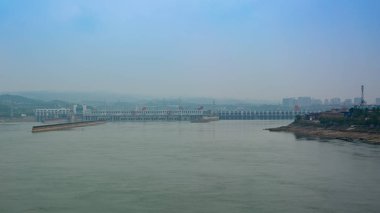 Üç Boğaz hidroelektrik Barajı Yangtze Nehri Yichang Hubei Çin üzerinden uzak görünümünü