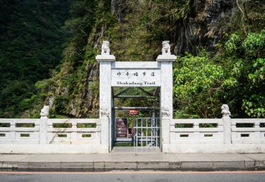 Shakadang iz entrace kapı taroko gorge Ulusal Park Hualien Tayvan
