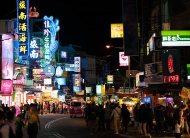 Kenting Hengchun Tayvan, 25 Şubat 2018: Kenting sokak gece Pazar görünümü