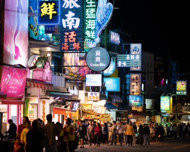 Kenting Hengchun Tayvan, 25 Şubat 2018: Kenting sokak gece Pazar görünümü