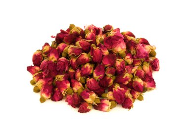 Gül çay beyaz arka plan üzerinde izole için kuru gül goncası yığını