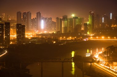 Han Nehri hava gece görünümü cityscape Wuhan orta Çin Hankou ve Hanyang ilçelerde arasında