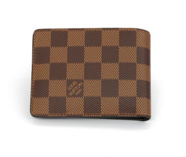 Wuhan Çin, 28 Kasım 2017: beyaz zemin üzerine izole Louis Vuitton Brown erkek deri cüzdan