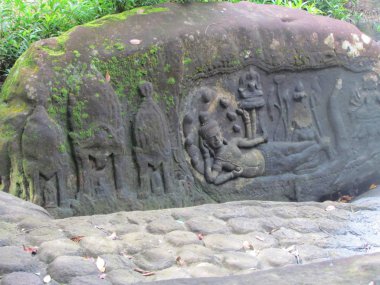 Nehir bankalar oyma Kbal Spean Khmer emanetler Kamboçya Angkor tapınak alanında, Vinshu Tanrı'nın