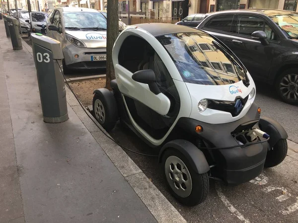 Вильурбан Франция Октября 2017 Года Обмен Электромобилями Bluely Renault Twizy — стоковое фото