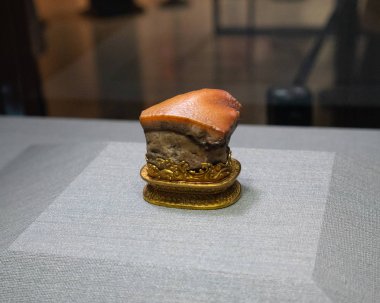 Taipei Tayvan, 15 Şubat 2018: bir jasper oyulmuş Ulusal Sarayı Müzesi Taipei Tayvan bir Dongpo domuz şekle ünlü et şeklindeki taş