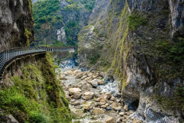 Yanzihkou hiking Trail Hualien Tayvan Taroko gorge Ulusal Parkı Taroko gorge ve cliff yan yol görünümünü