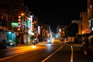 28 Şubat 2018, Hualien Tayvan: dramatik sokak ışık ile gece Hualien sokak görünümü