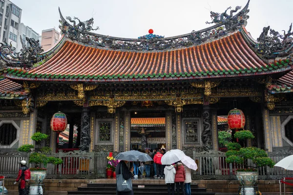 February 2018 Taipei Taiwan Front View Lungshan Temple Manka Tourists — Stock Photo, Image