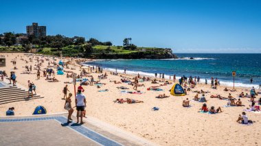 24 Aralık 2018, Coogee Sydney Australia: Coogee sıcak güneşli yaz günü zevk insanlar plaj Sydney Nsw Avustralya