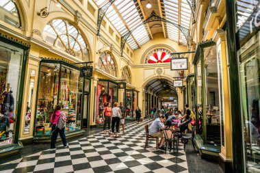 3 Ocak 2019, Melbourne Avustralya: iç görünümüyle insanları Melbourne Avustralya Kraliyet Arcade