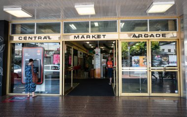 31 Aralık 2018, Adelaide Güney Avustralya: giriş Merkezi Pazar Arcade insanlar ve Adelaide Sa Avustralya'da yazılı adı