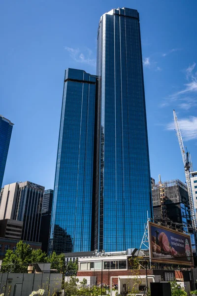 2 Ocak 2019, Melbourne Avustralya: gündüz bir office gökdelen Melbourne Avustralya bina ve Rialto kulenin dikey görünüm