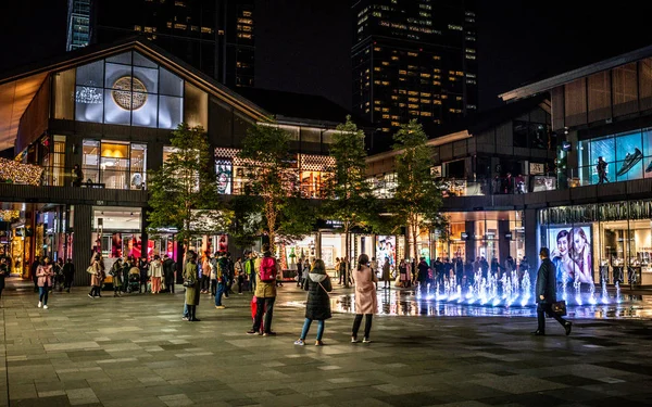 Paisagem noturna do bairro Sino-Ocean Taikoo Li do moder Chengdu — Fotografia de Stock