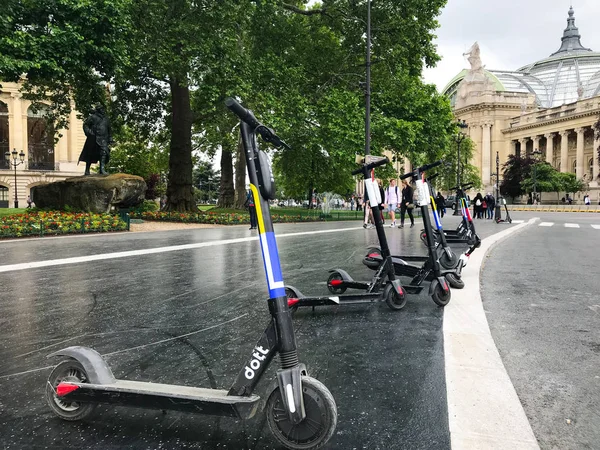 Dott scooter elétrico da empresa de inicialização Dott mobilidade no th — Fotografia de Stock