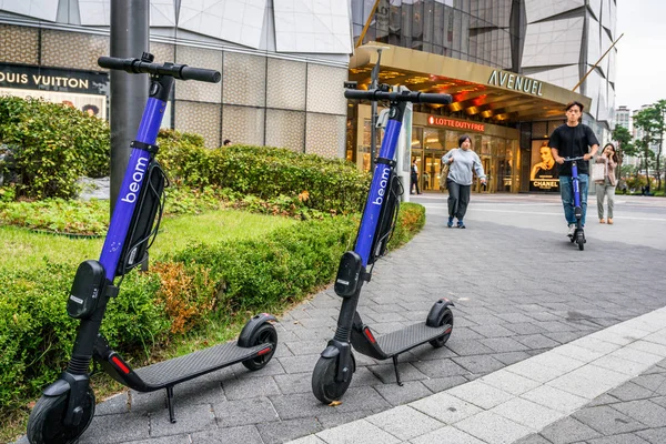 Луч электрический скутер стартап компании Луч мобильности в й — стоковое фото