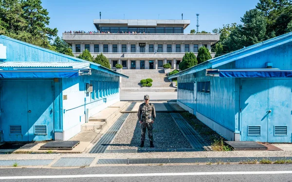 संयुक्त सुरक्षा अ येथे उत्तर आणि दक्षिण कोरिया दरम्यान सीमा — स्टॉक फोटो, इमेज