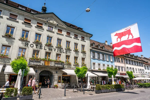 Bulle Switzerland Ιουνίου 2020 Όψη Του Δημαρχείου Bulle Και Σημαία — Φωτογραφία Αρχείου