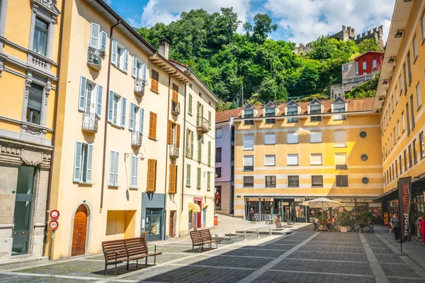 Bellinzona Switzerland June 2020 Pedestrian Square Colorful Houses Shops Restaurant — Stock Photo, Image