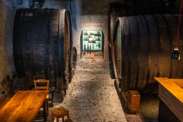 Aigle Schweiz Juli 2020 Unterirdischer Weinkeller Mit Großen Die Jahre — Stockfoto