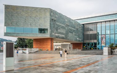 Lugano İsviçre, 1 Temmuz 2020: Lugano Ticino İsviçre 'de bir kültür merkezi inşa eden LAC Lugano Arte e Cultura' nın dış görünümü
