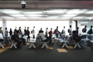 İade terminal kalkış noktası Uluslararası Havaalanı'nda sırada seyahat etmek ufuk görüntüsünü cctv kamera ile bulanık. Havaalanı güvenlik kontrol ve kayıt için o kim havaalanına gelip.