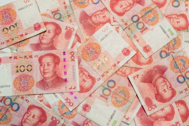 Birçok yüz Çin yuan banknotlar, arka plan olarak Çin para birimi.